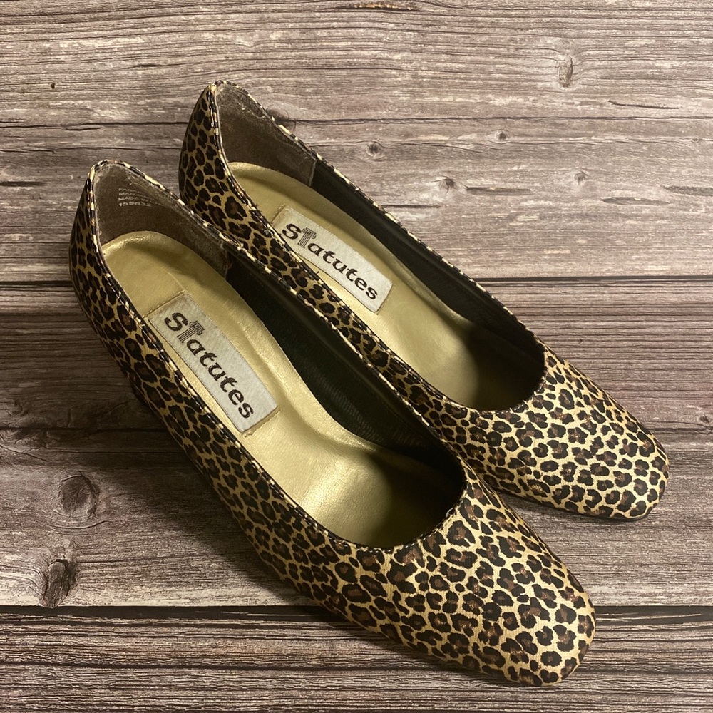 Vintage Statutes Leopard print heels size 7.5 M